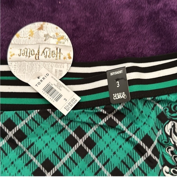 320 TORRID SIZE 3 BOY SHORT COLD CUP NECKLACE & BOW SLITHERING HOUSE - Picture 2 of 4